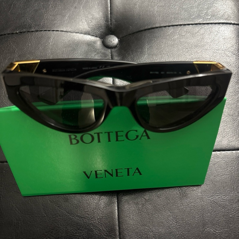 Bottega Veneta Black Cat-Eye Sunglasses